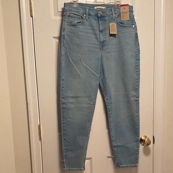 Levi's Denim - Levi's Women's High Rise Mom Jeans in Light Blue…size 32x29 (14)